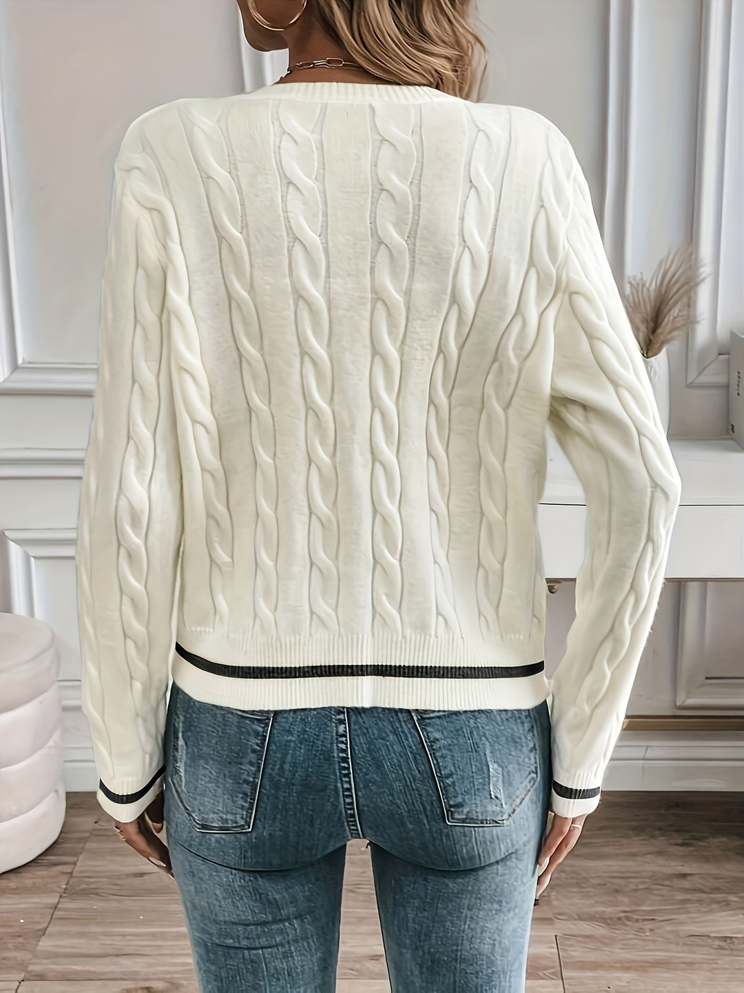 Gloria | Cable-Knit Buttoned Cardigan