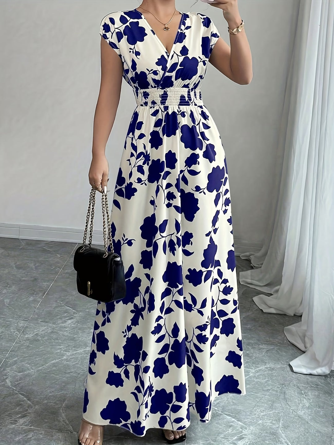 Sariyah | Elegant V-Neck Sleeveless Dress