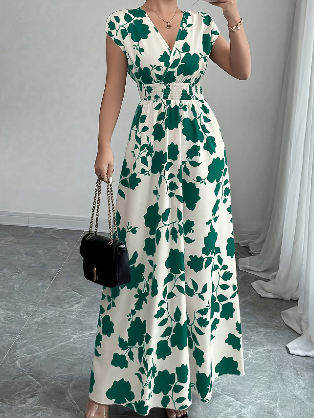 Sariyah | Elegant V-Neck Sleeveless Dress