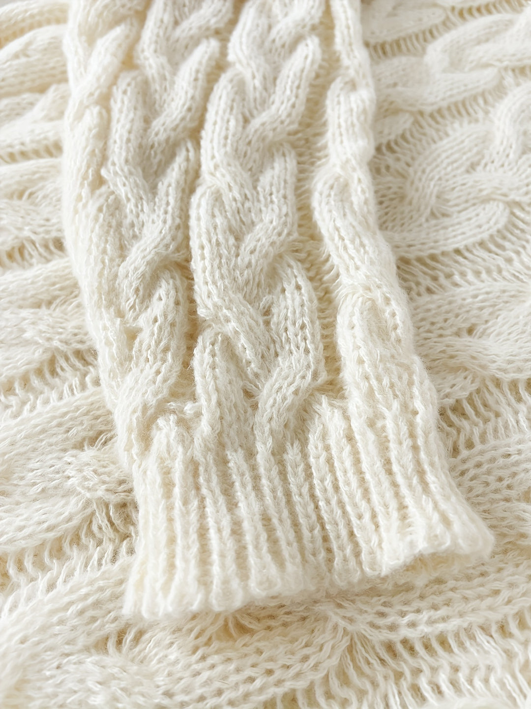 Iris | Relaxed Cable-Knit Sweater
