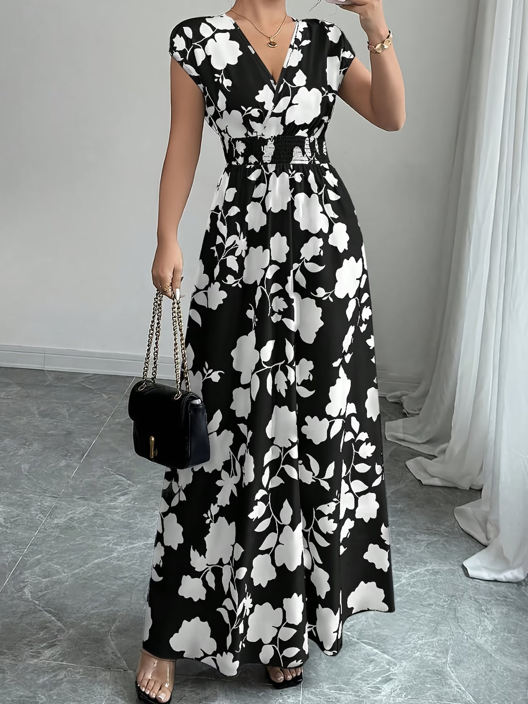Sariyah | Elegant V-Neck Sleeveless Dress